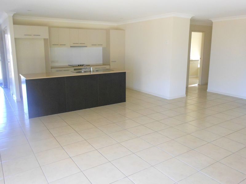 11 Shamrock, Chuwar QLD 4306