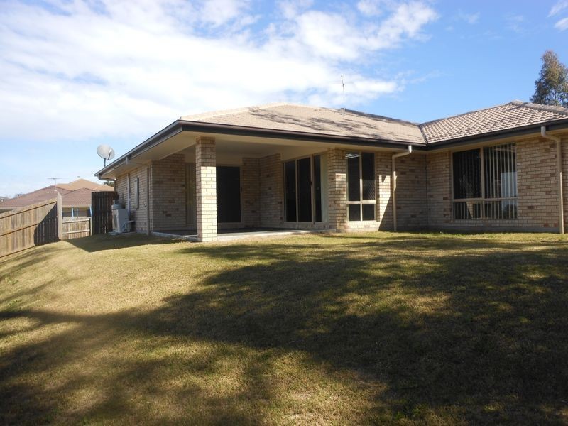 11 Shamrock, Chuwar QLD 4306