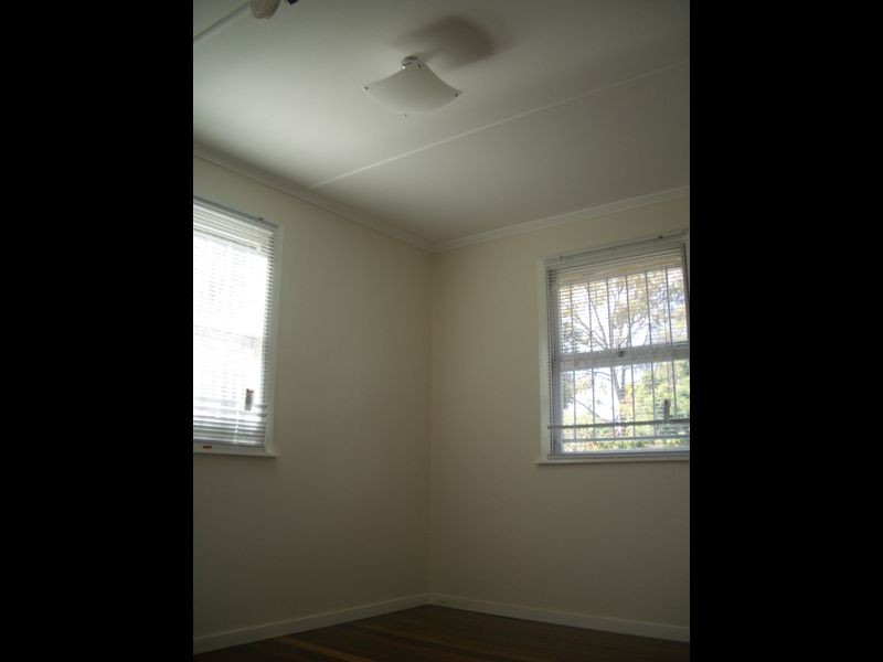 68 Robertson Road, Eastern Heights QLD 4305