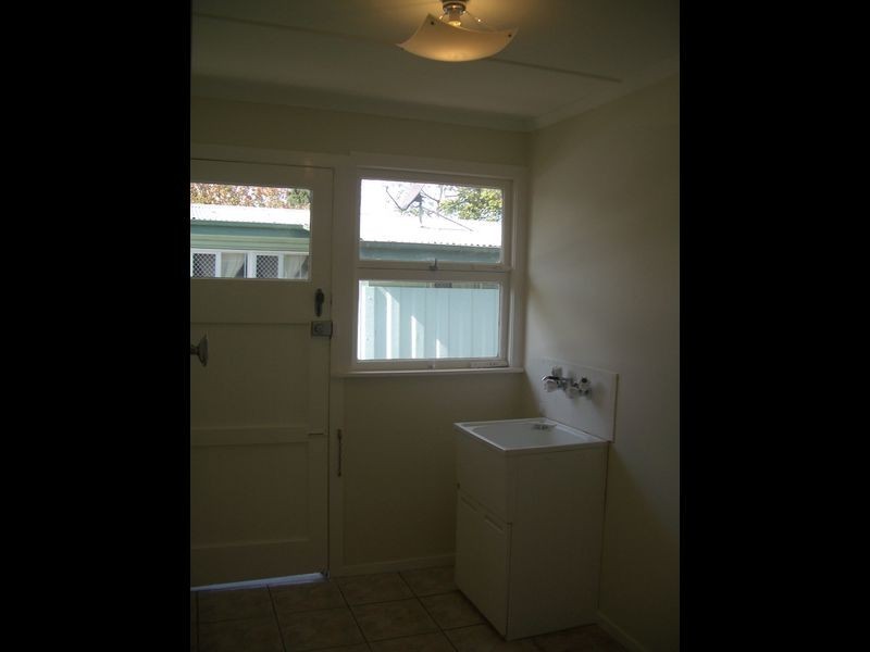 68 Robertson Road, Eastern Heights QLD 4305