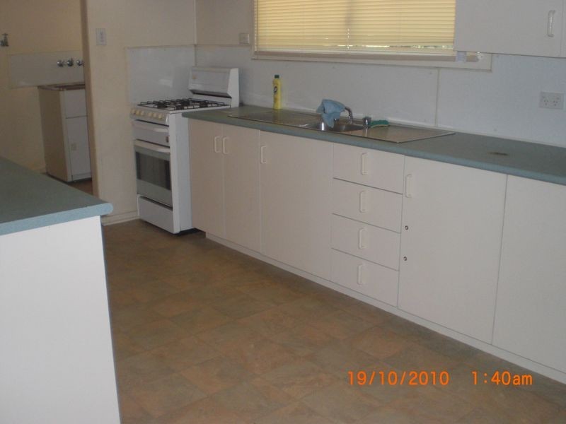 8 Poole Street, Leichhardt QLD 4305