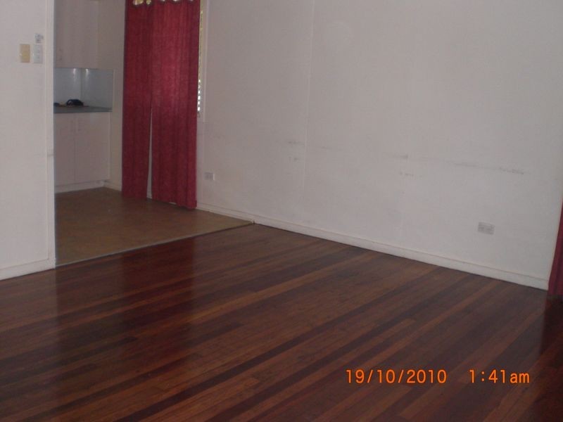 8 Poole Street, Leichhardt QLD 4305