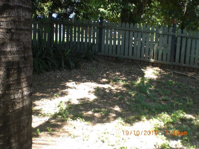 8 Poole Street, Leichhardt QLD 4305