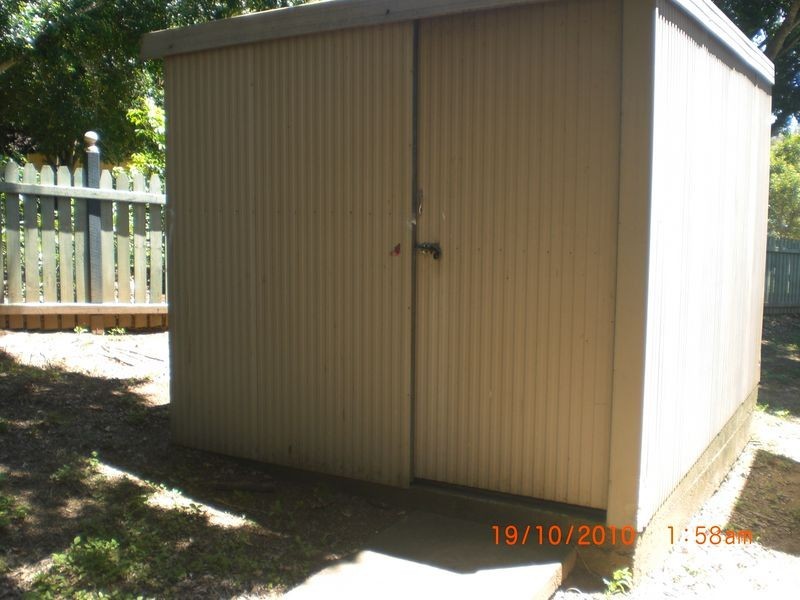 8 Poole Street, Leichhardt QLD 4305