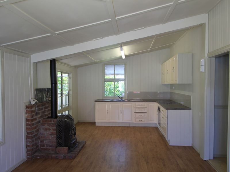 12 Lindsay Street, Bundamba QLD 4304