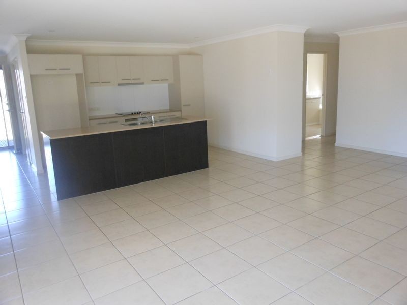 11 Shamrock, Chuwar QLD 4306