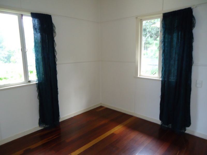 1 Phyllis Street, Eastern Heights QLD 4305