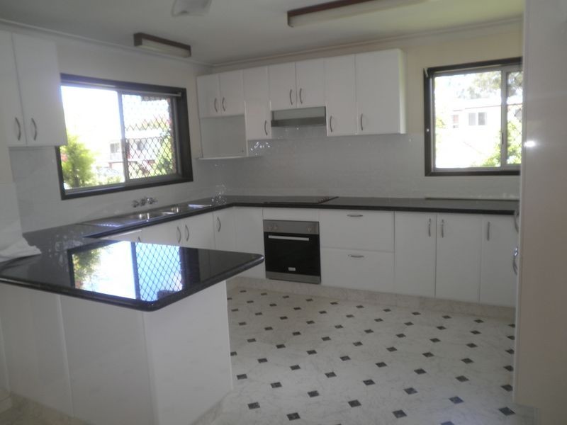 42 Russell Street, Silkstone QLD 4304