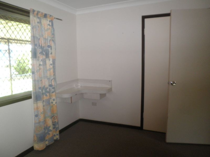 42 Russell Street, Silkstone QLD 4304