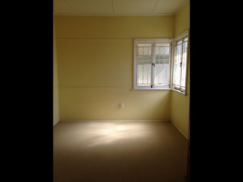 107 South Station Road, Silkstone QLD 4304