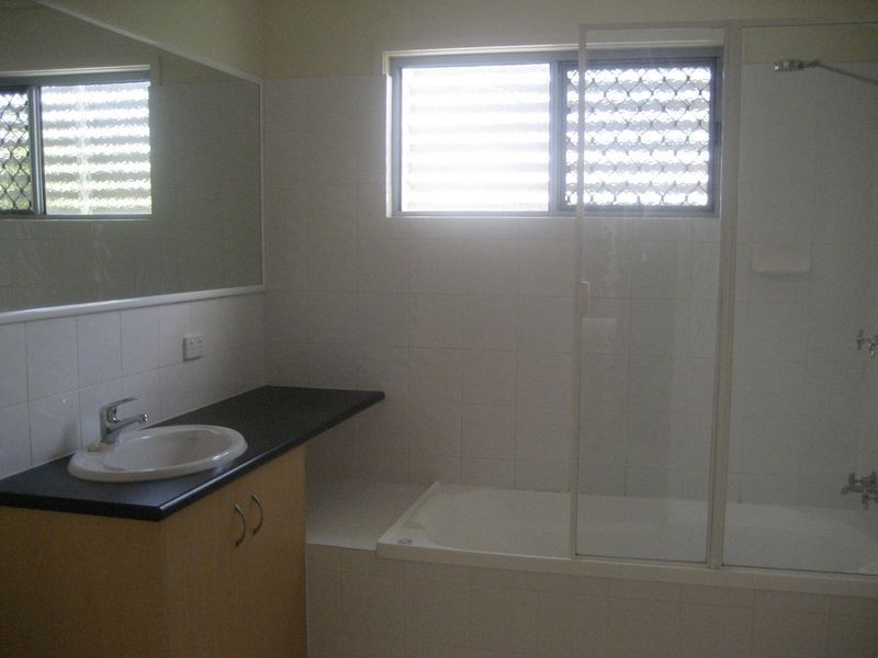 2/19 Bergin Street, Booval QLD 4304