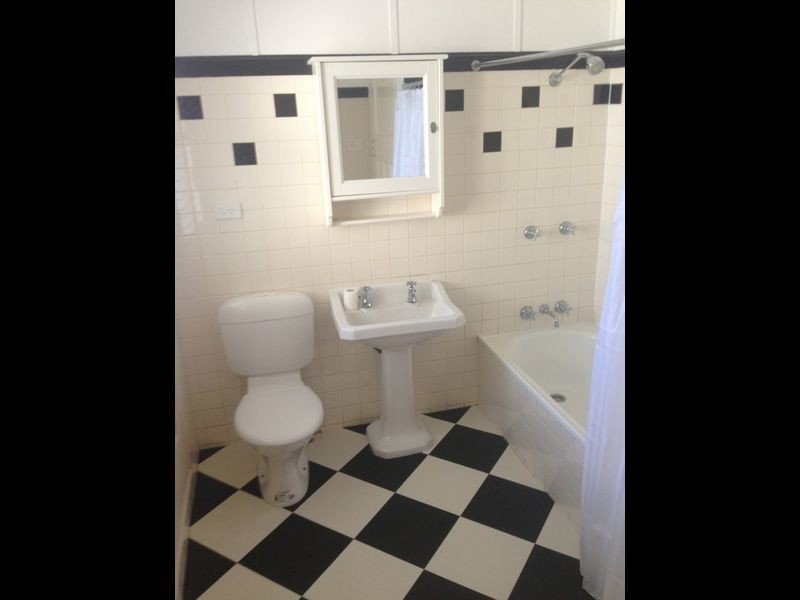 9 Brilliant Street, Newtown QLD 4305