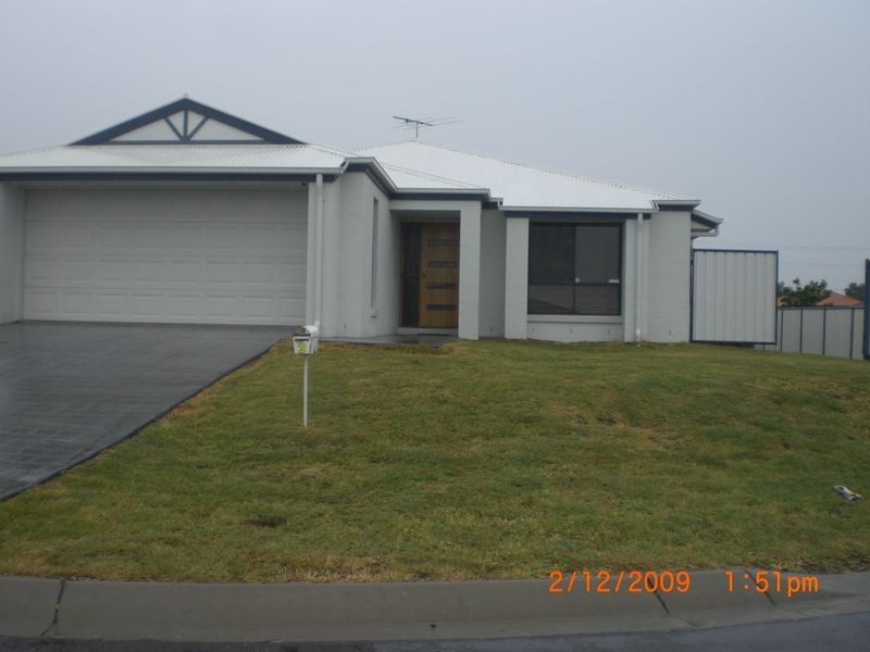 2 Dewhurst Crescent, Raceview QLD 4305