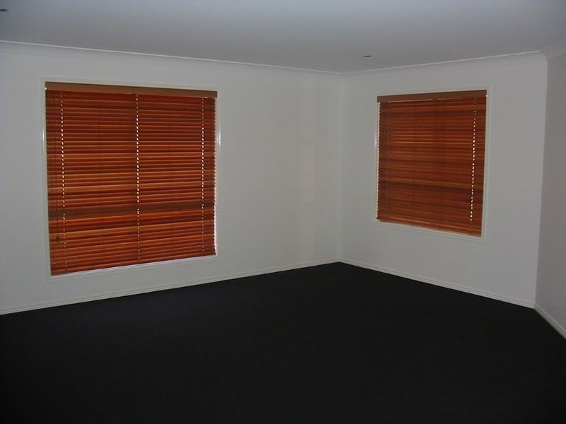 2 Dewhurst Crescent, Raceview QLD 4305