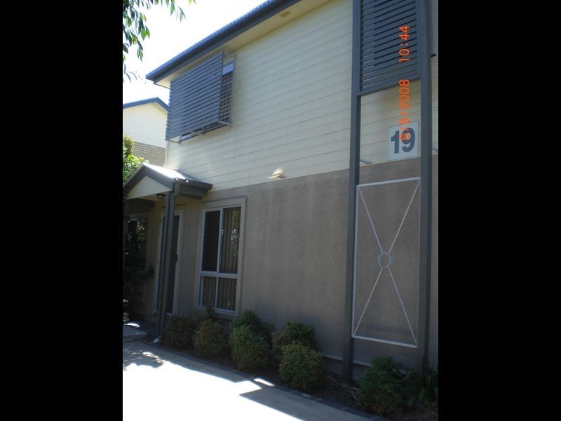 1/19 Bergin Street, Booval QLD 4304
