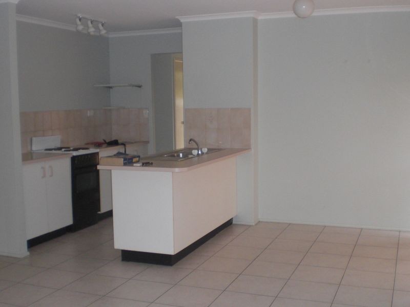2/17 Somerfield Street, Redbank Plains QLD 4301