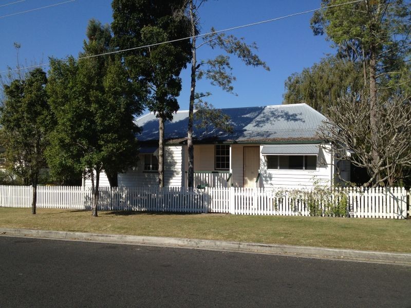 18 Teape Street, Silkstone QLD 4304