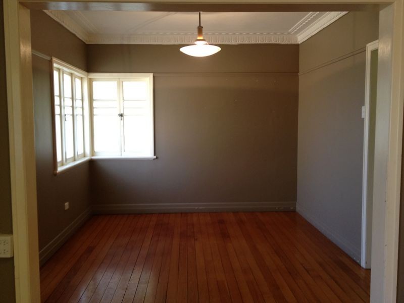 107 South Station Road, Silkstone QLD 4304