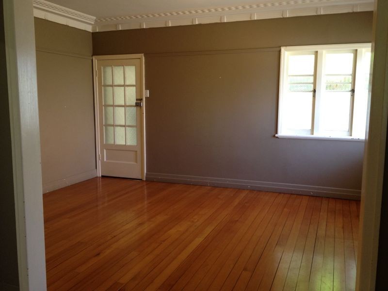 107 South Station Road, Silkstone QLD 4304