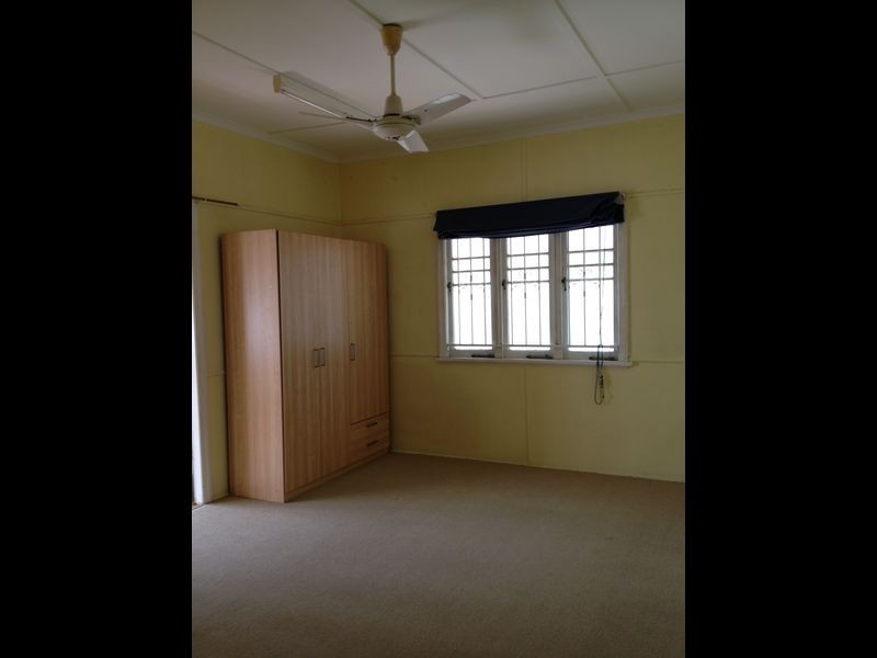 107 South Station Road, Silkstone QLD 4304