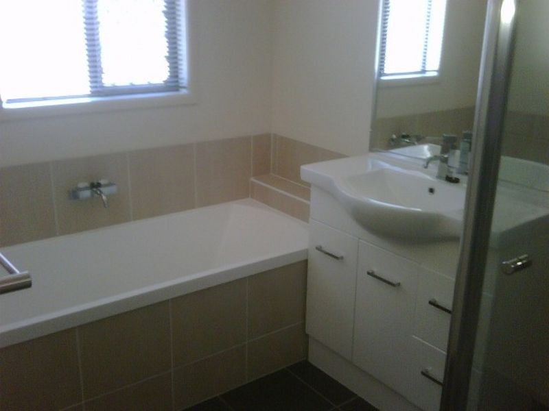 37 Burswood Close, Wulkuraka QLD 4305