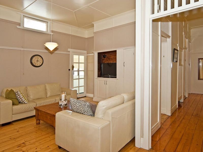 85 Brisbane Road, Newtown QLD 4305