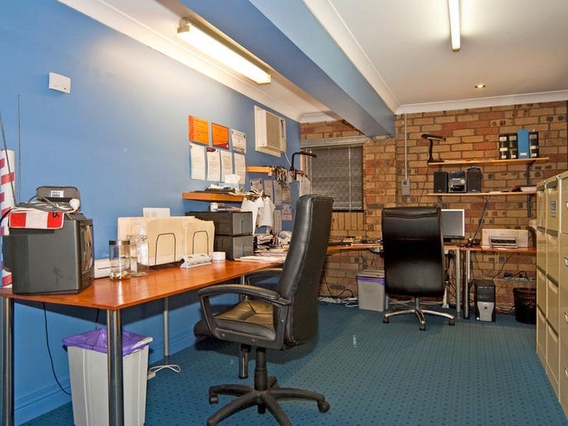85 Brisbane Road, Newtown QLD 4305