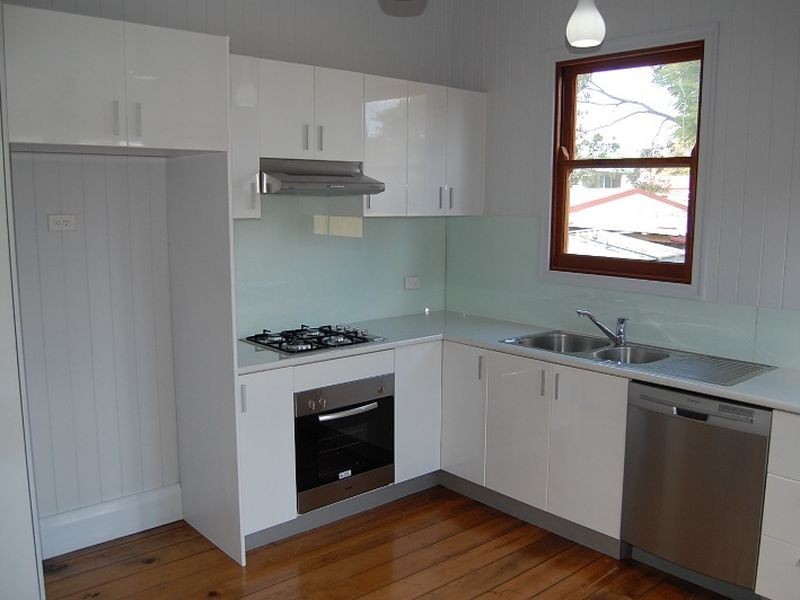 21A Grange Road, Newtown QLD 4305