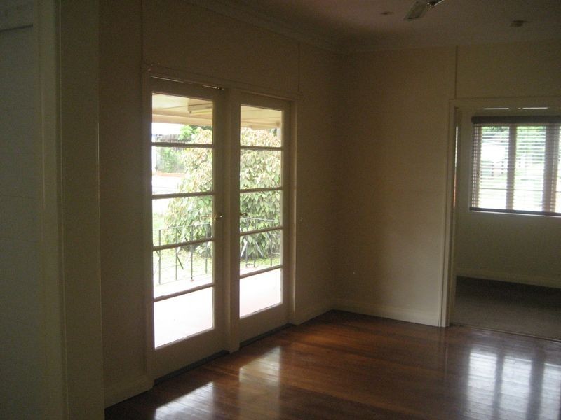 2 George Lane, Newtown QLD 4305
