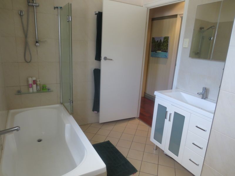 24 Thompson Street, Bundamba QLD 4304