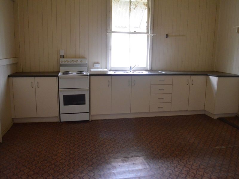 25 Fassifern St, Peak Crossing QLD 4306