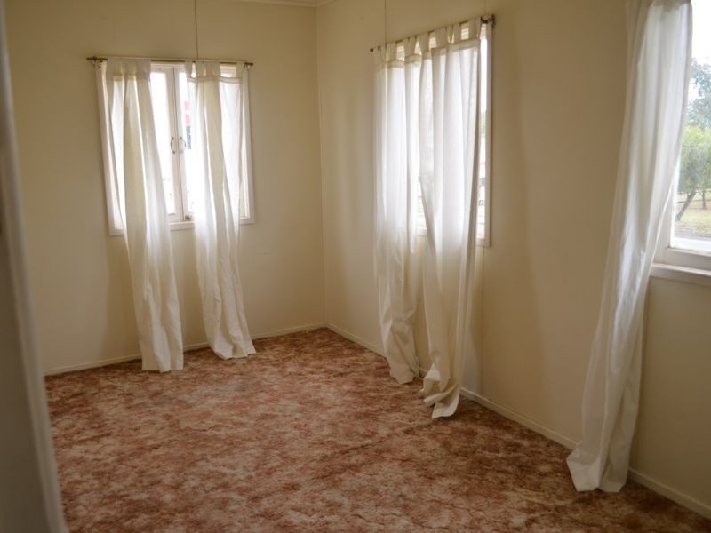 25 Fassifern St, Peak Crossing QLD 4306