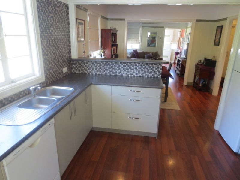 24 Thompson Street, Bundamba QLD 4304