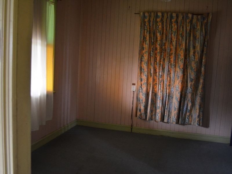 25 Fassifern St, Peak Crossing QLD 4306