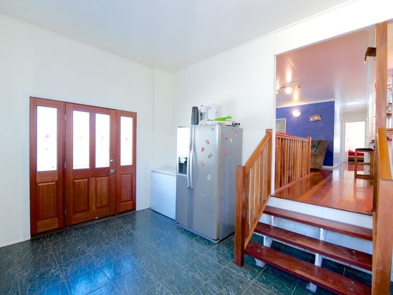 443 Brisbane Valley Highway, Pine Mountain QLD 4306