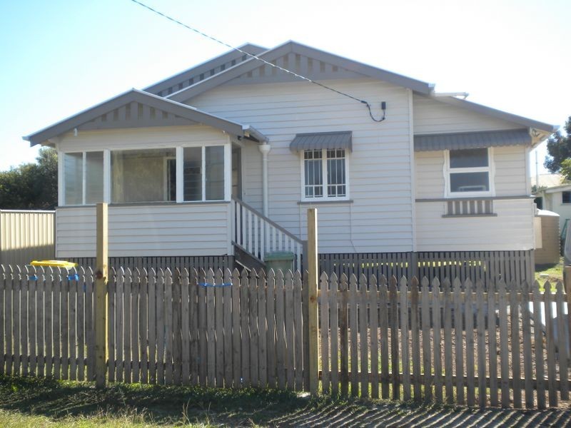38 George st, Silkstone QLD 4304