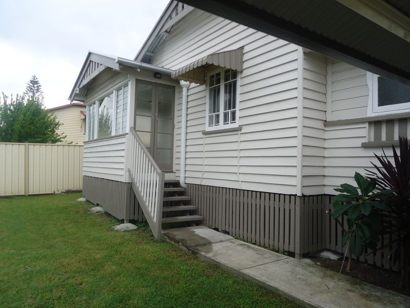 38 George st, Silkstone QLD 4304
