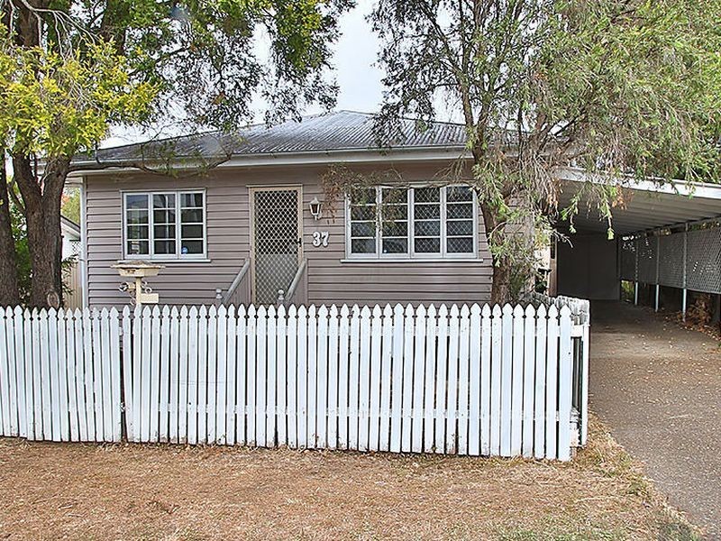 37 Clifton Street, Booval QLD 4304