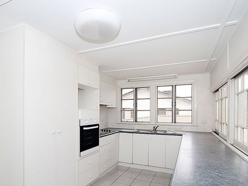 37 Clifton Street, Booval QLD 4304