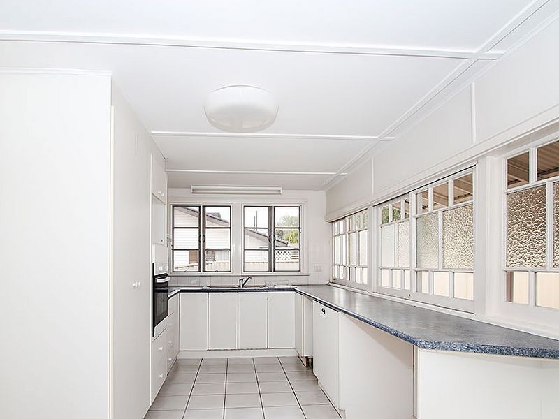 37 Clifton Street, Booval QLD 4304