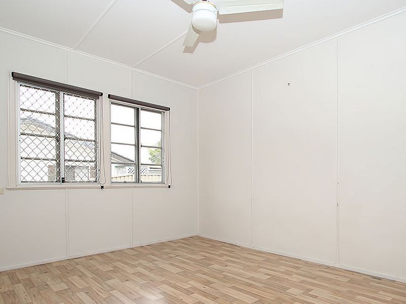 37 Clifton Street, Booval QLD 4304