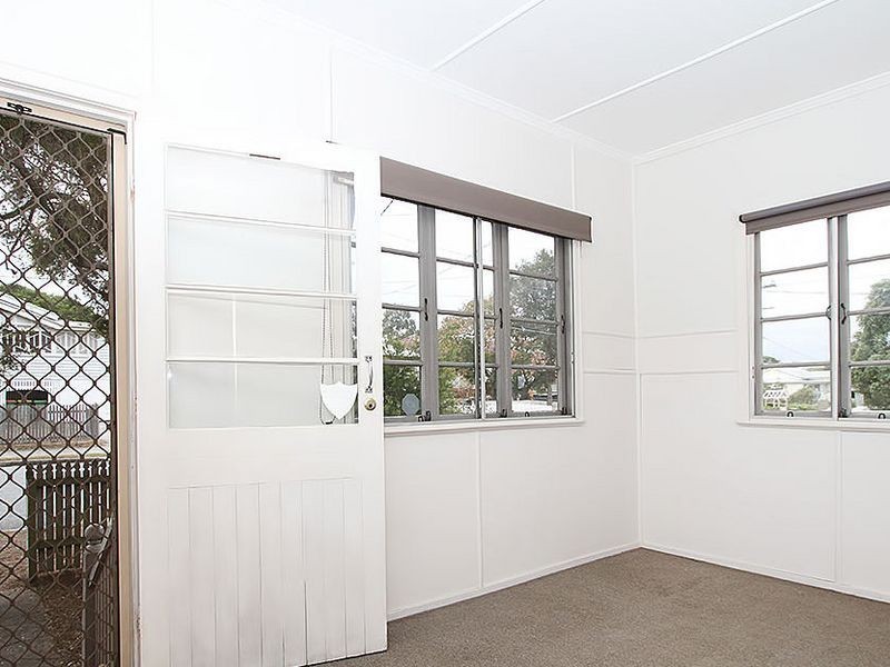 37 Clifton Street, Booval QLD 4304