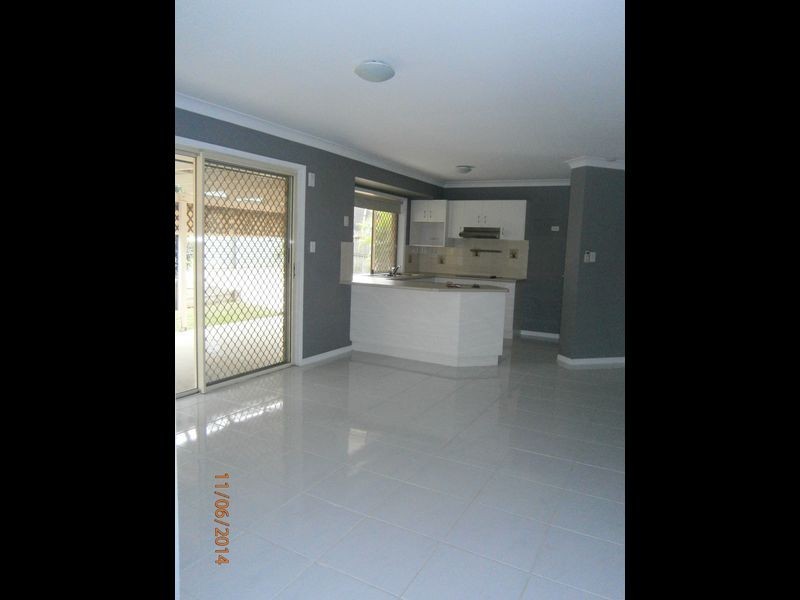 4 Hillcrest Place, Flinders View QLD 4305