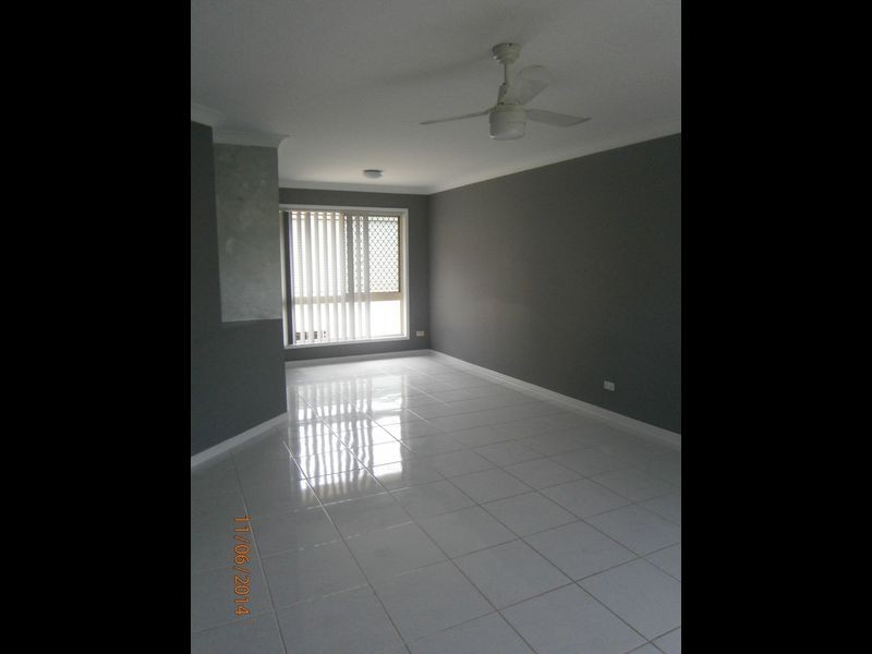 4 Hillcrest Place, Flinders View QLD 4305
