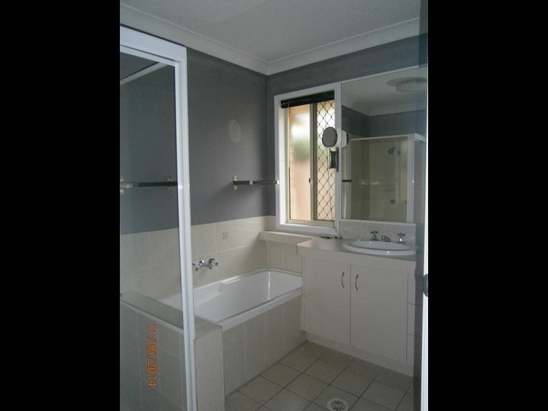 4 Hillcrest Place, Flinders View QLD 4305