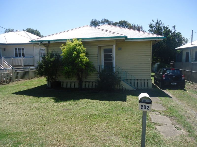 202 Glebe Rd, Silkstone QLD 4304