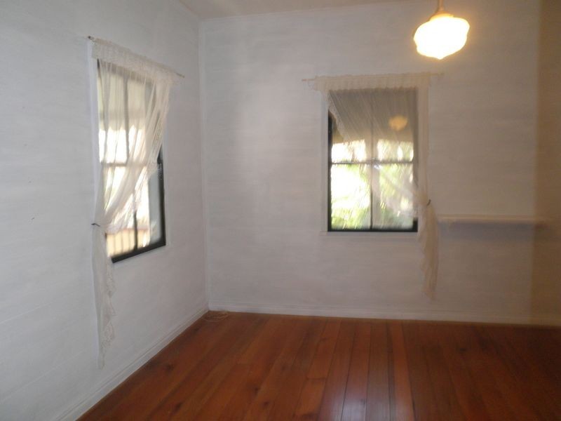 140 Woodend Rd, Woodend QLD 4305