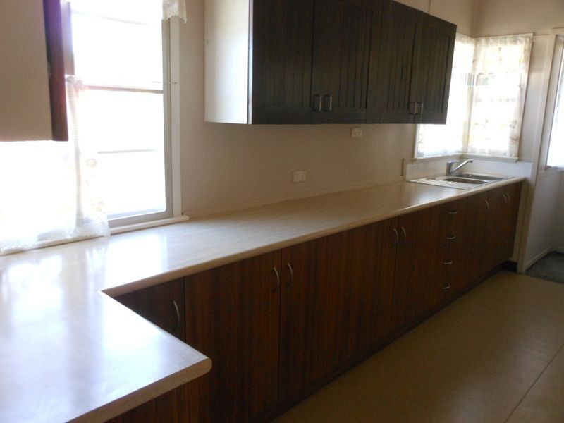 9 Crescent Street, Leichhardt QLD 4305