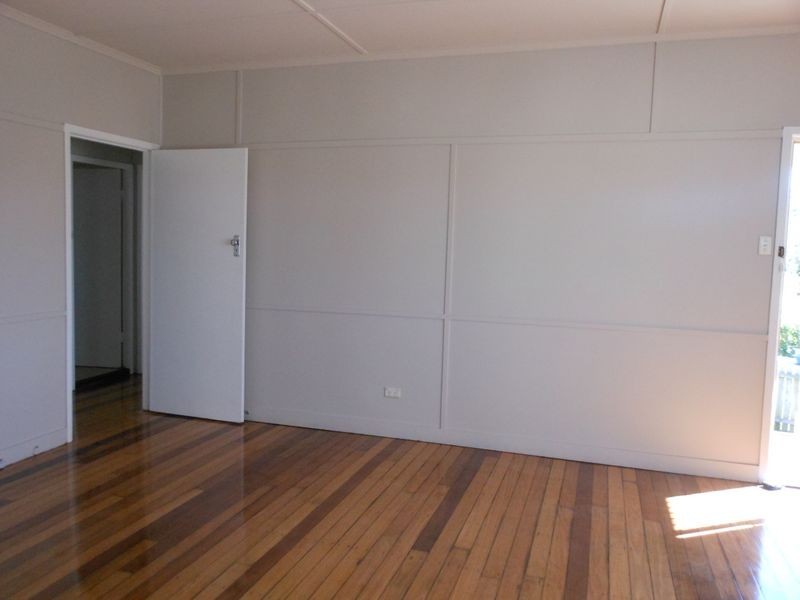 9 Crescent Street, Leichhardt QLD 4305