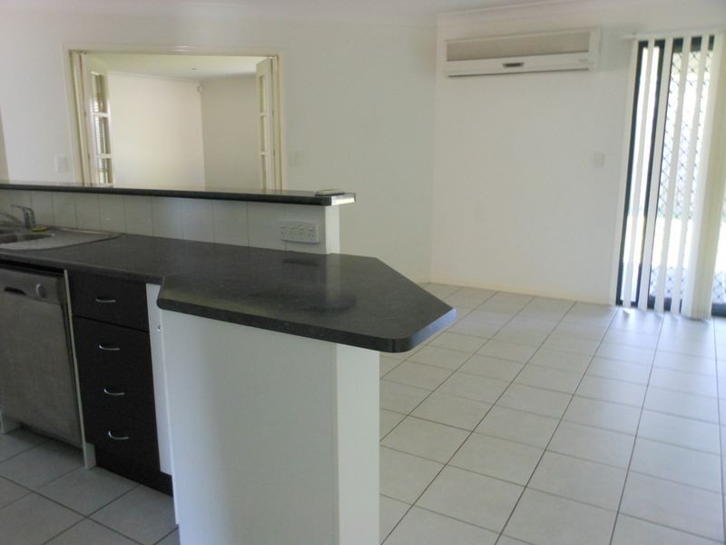 2 Dewhurst Crescent, Raceview QLD 4305